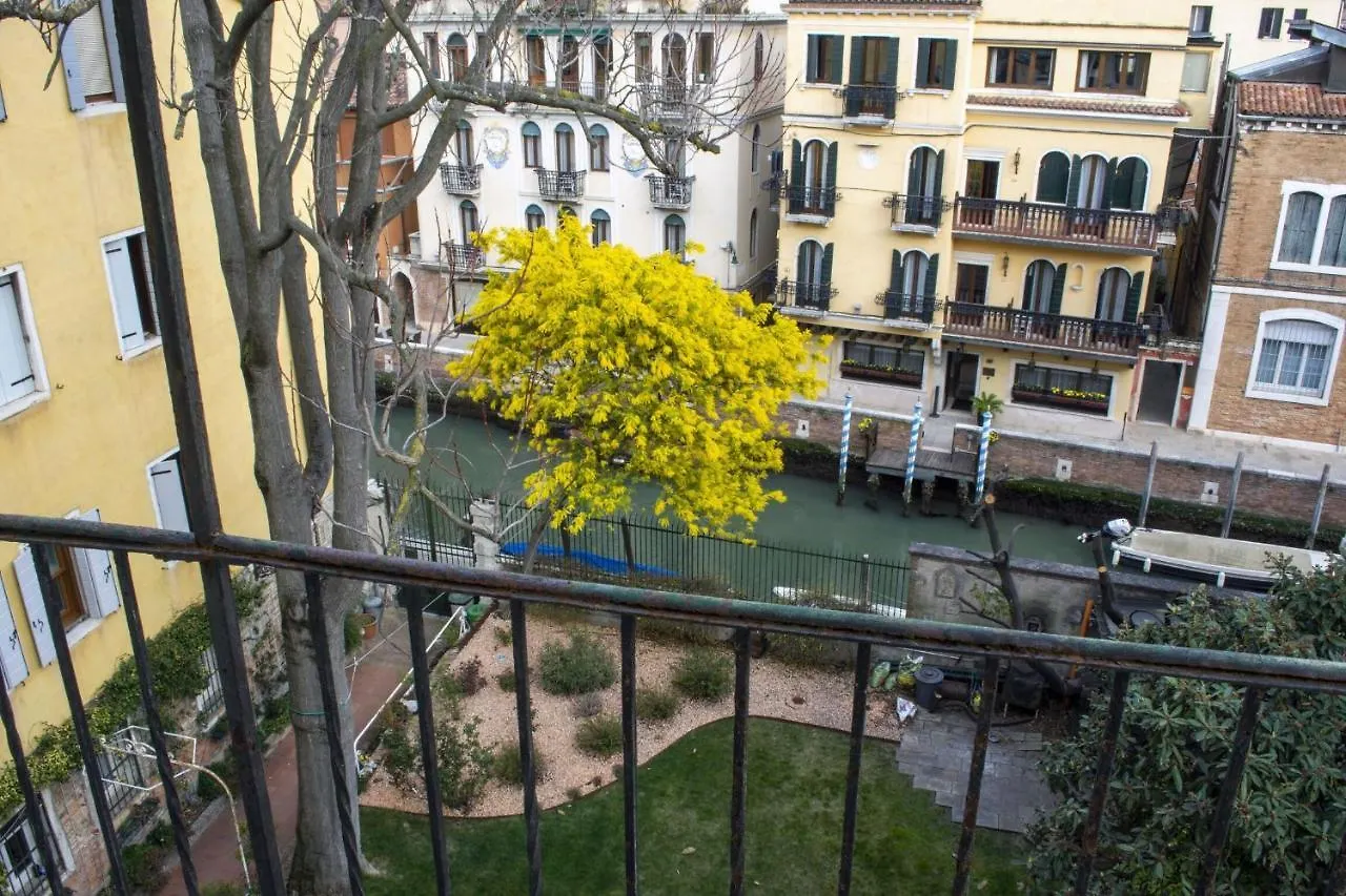 Apartment San Vio Dorsoduro Academia By Halldis Venedig
